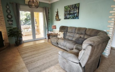 Chalet con apartamento de invitados, piscina y amplias zonas exteriores en Santa Clara, Altea